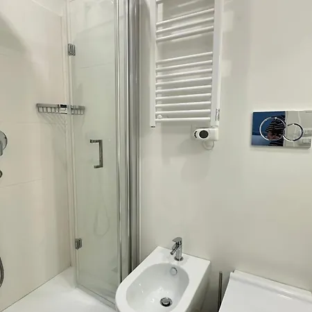 Salustiana Embassy Yh Apartament *